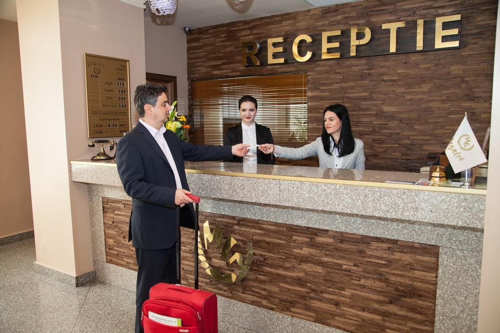 Hotel Megalos コンスタンツァ エクステリア 写真