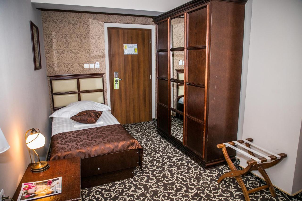 Hotel Megalos コンスタンツァ エクステリア 写真