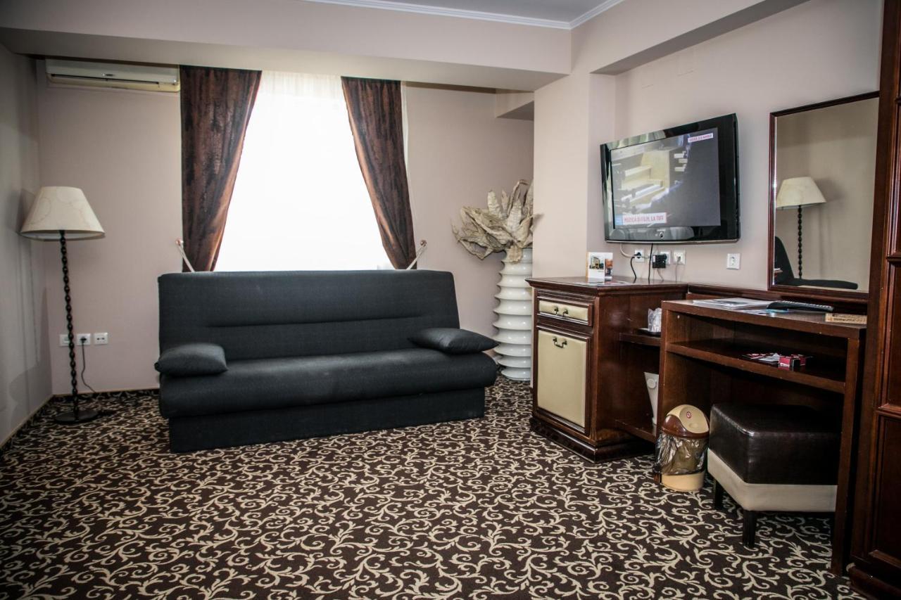 Hotel Megalos コンスタンツァ エクステリア 写真