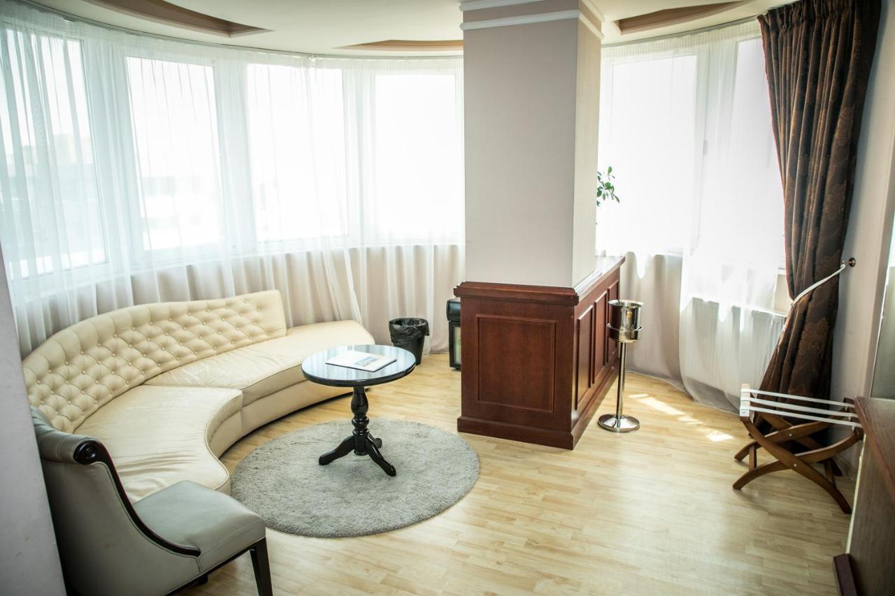 Hotel Megalos コンスタンツァ エクステリア 写真