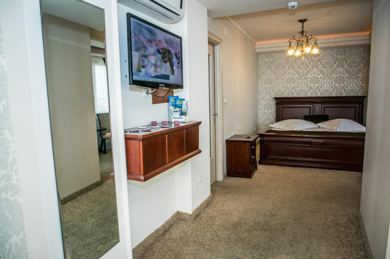Hotel Megalos コンスタンツァ エクステリア 写真